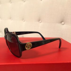 Tory Burch Reva two tone sunglasses.